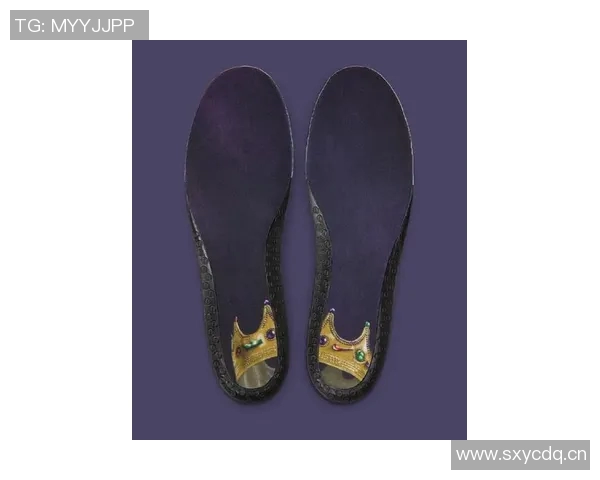 詹姆斯专属AF1即将发售超大皇冠Logo设计引发球迷热议