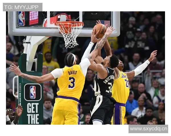 NBA赛季精彩回顾雄鹿战胜骑士快船轻松击败开拓者湖人客场力克国王