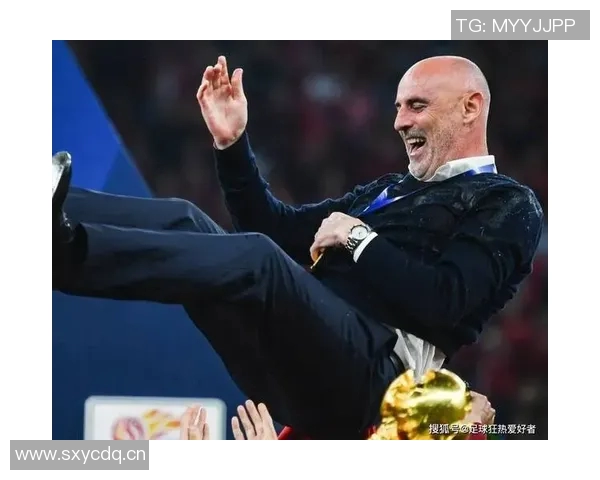 海港队在主教练穆斯卡特的带领下全力备战重返赛场迎接新挑战