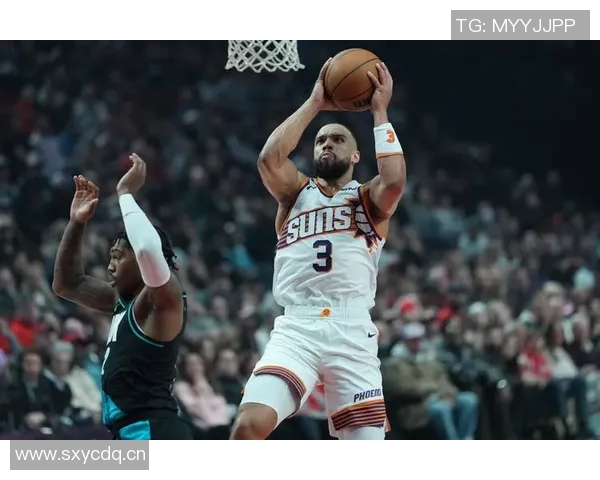 布克出手次数偏少狄龙呼吁他应更加自信展现得分能力